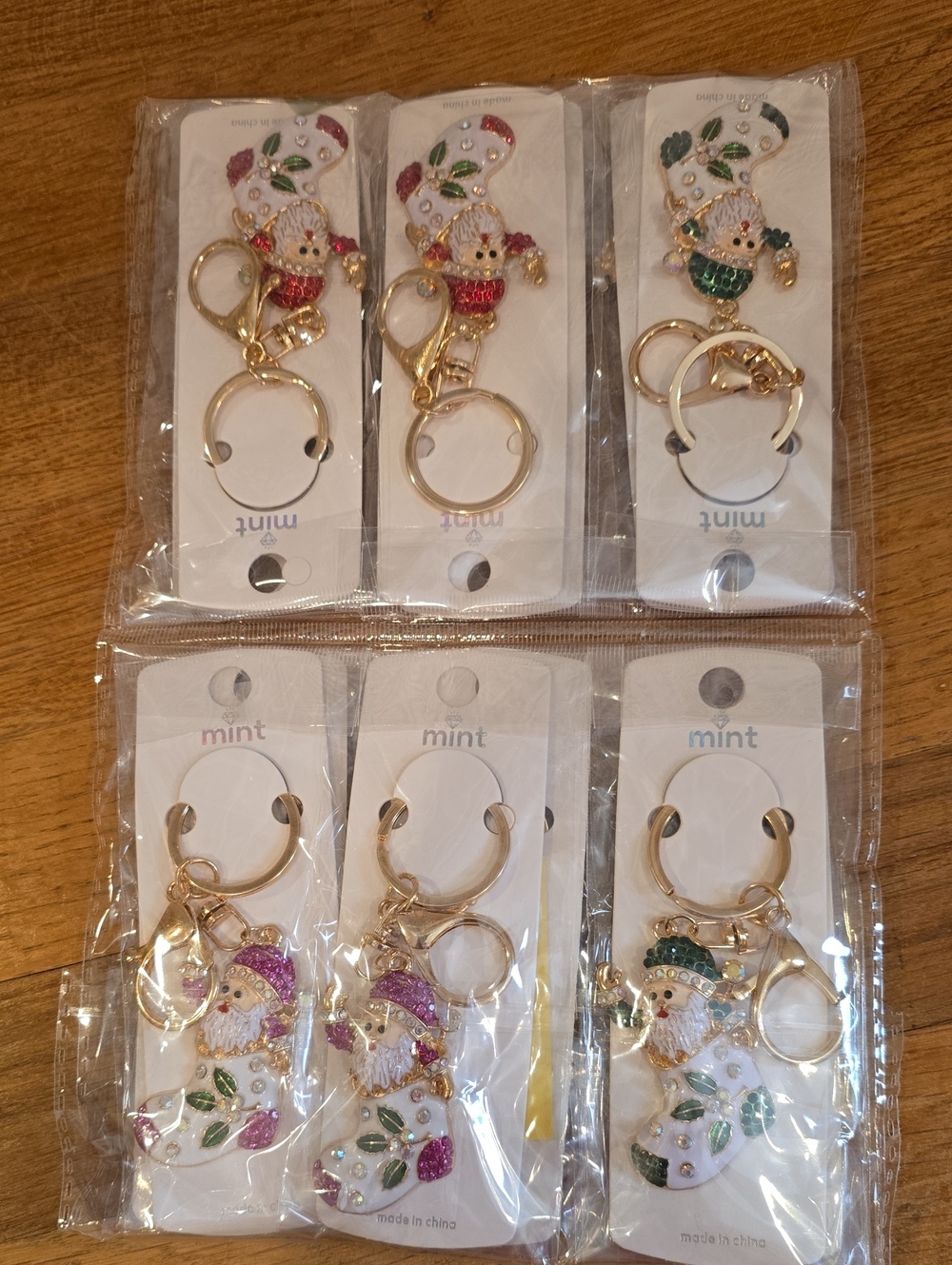 BULK Festive Santa Stocking Keychain - Picture 2 of 5